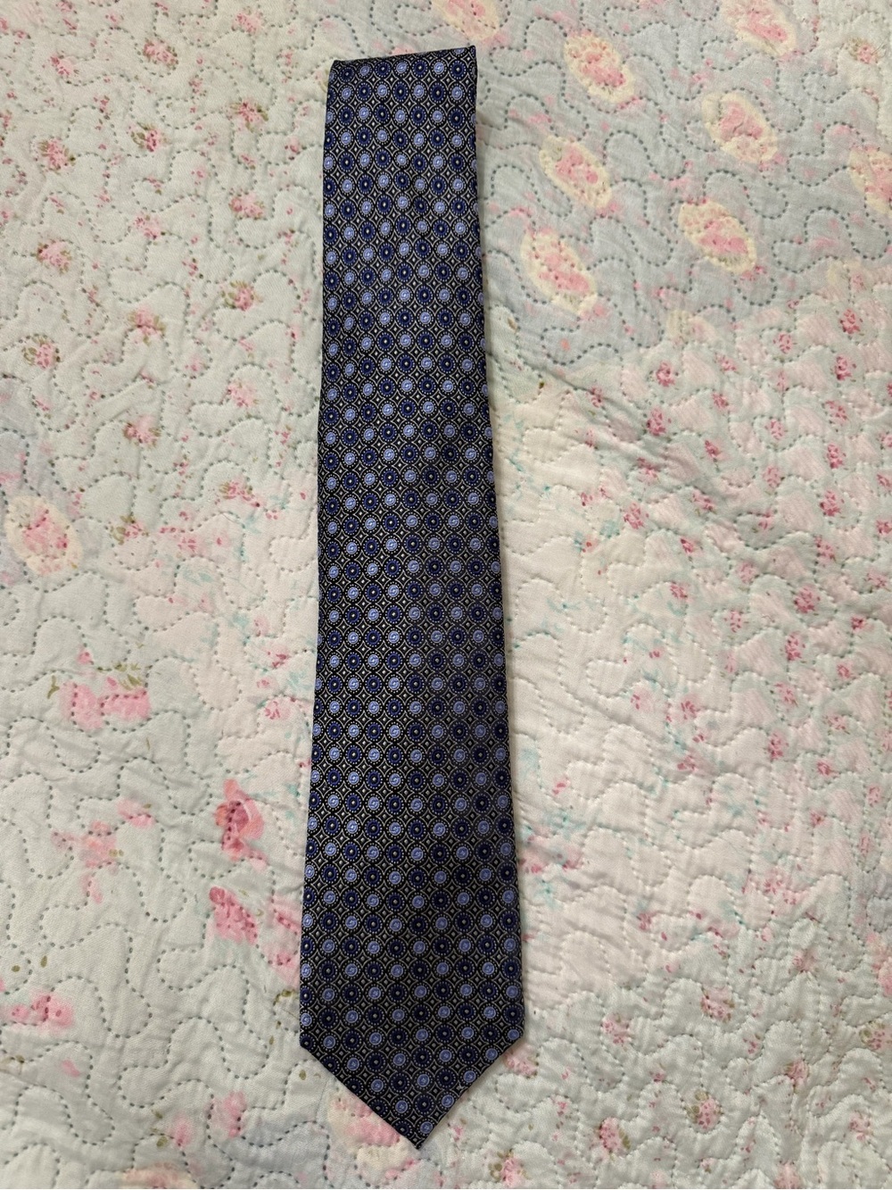 Daniel Cremieux Navy and Light Blue 7-Fold Silk Tie